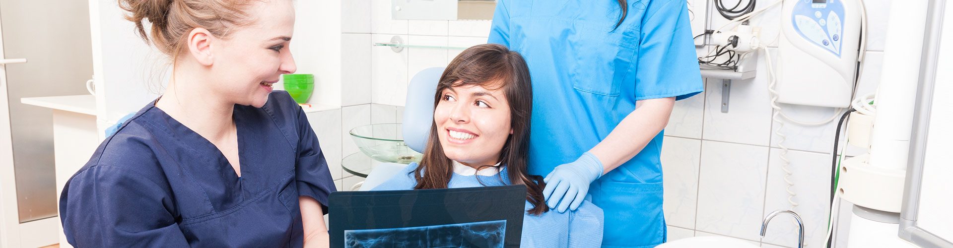 Woman talking to the dentist